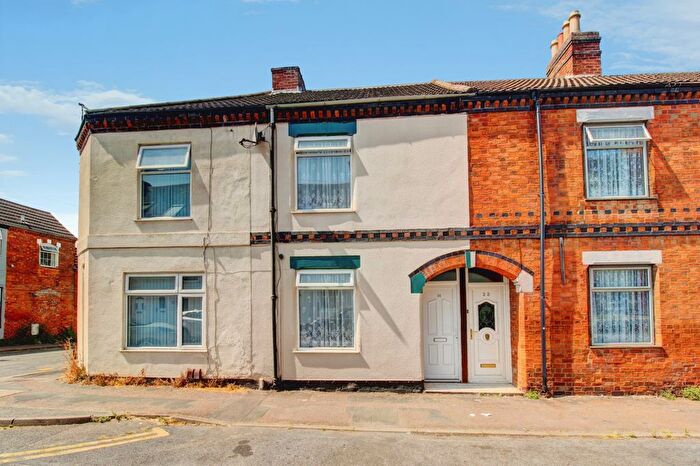 2 Bedroom Terraced House For Sale In Cross Street, Tamworth, B77