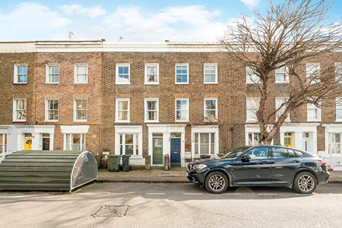 3 Bedroom Town House To Rent In Wanless Road, London, SE24