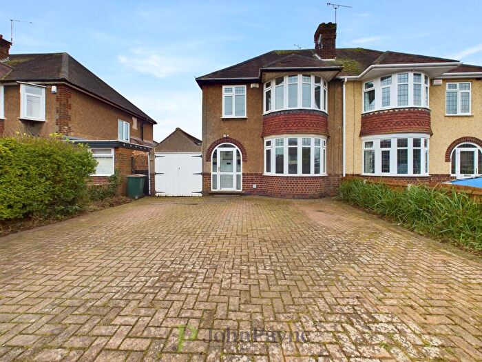 3 Bedroom Semi-Detached House To Rent In Baginton Road, Styvechale, Coventry, CV3