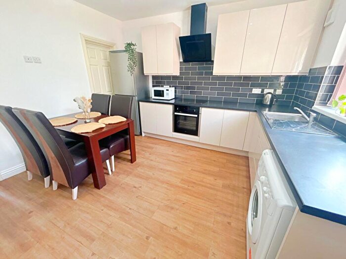 4 Bedroom House To Rent In Edmund Road, Sheffield, S2