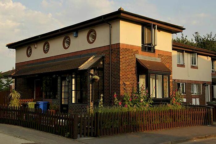 1 Bedroom Terraced House To Rent In Chaucer Drive, London, SE1