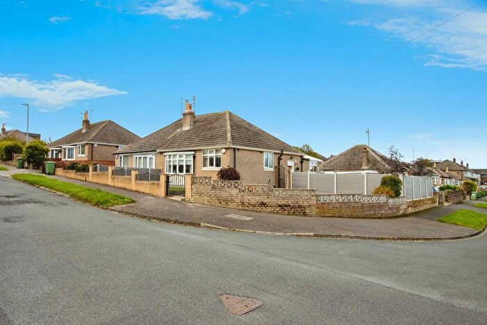 2 Bedroom Semi-Detached Bungalow For Sale In Lulworth Crescent, Leeds, LS15