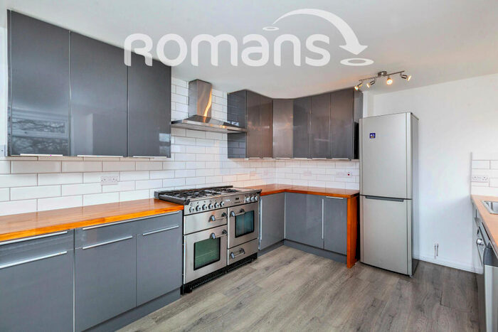 4 Bedroom Terraced House To Rent In Birch Grove, SL4