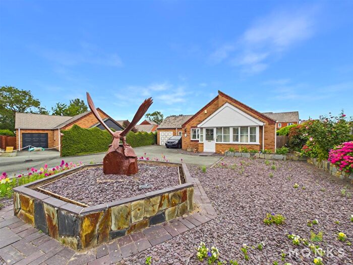 3 Bedroom Detached Bungalow For Sale In Criggion Close, Four Crosses, SY22