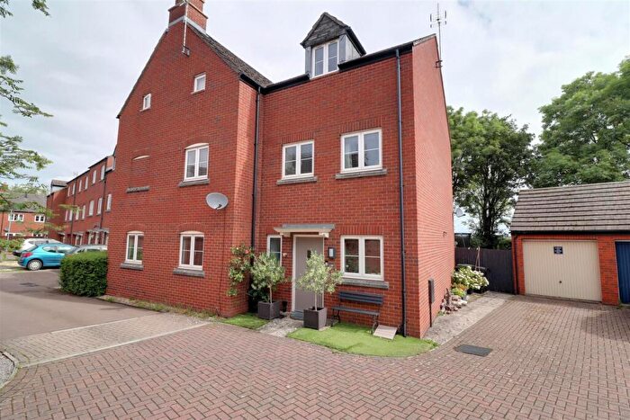 3 Bedroom Semi Detached House For Sale In Bradestones Way, Eastington, GL10