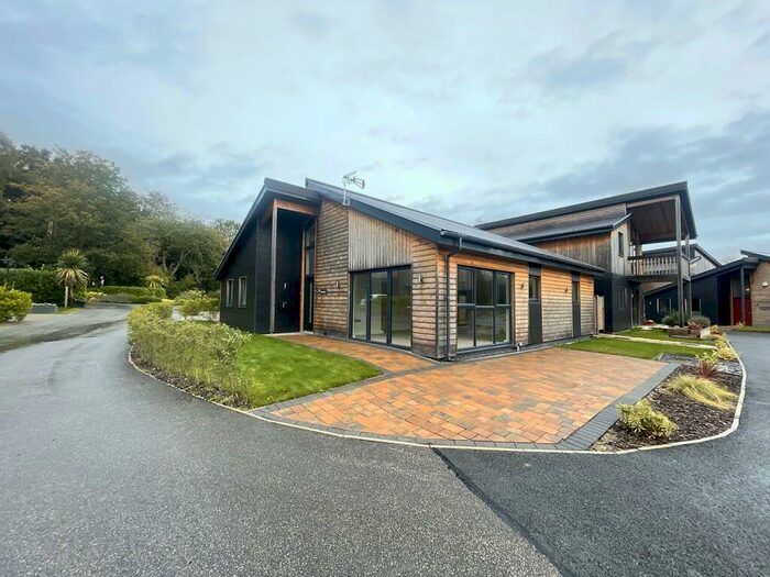 2 Bedroom Detached Bungalow To Rent In Whitworth Close, Liverpool, L31