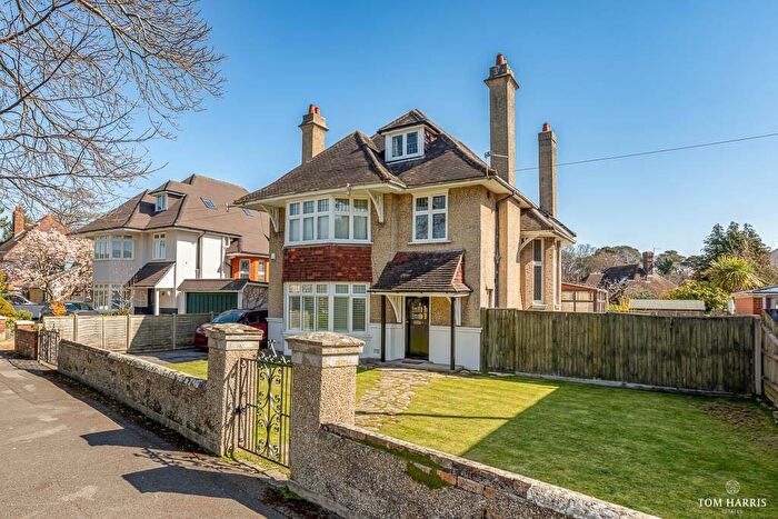 2 Bedroom Flat For Sale In Chessel Avenue, Bournemouth, Dorset, BH5