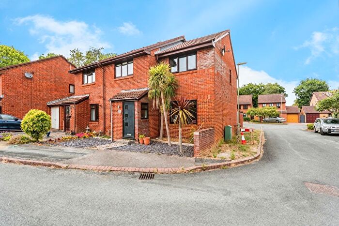 3 Bedroom Semi-detached House For Sale In Alder Hill Drive, West Totton, Southampton, SO40