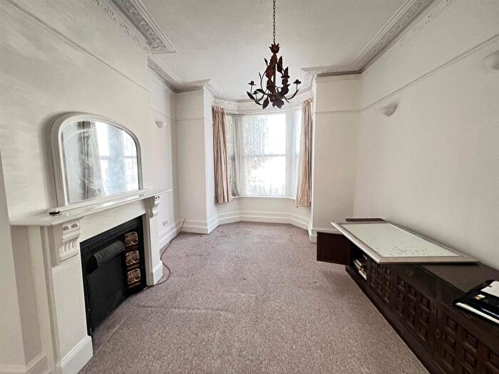 1 Bedroom Apartment To Rent In Waverley Road, Southsea, PO5