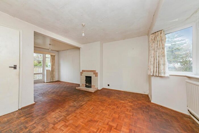 2 Bedroom Semi-Detached House For Sale In Winterbourne Close, Lewes, BN7