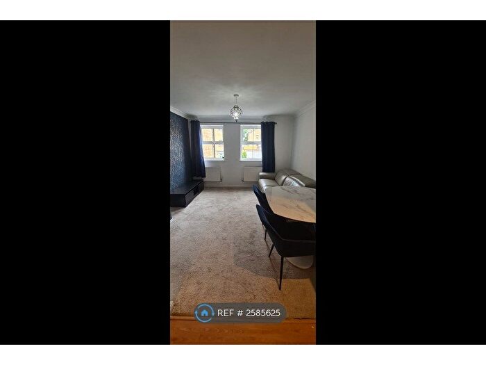 2 Bedroom Flat To Rent In Narrowboat Wharf, Leeds, LS13