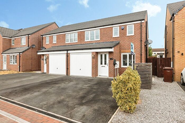 3 Bedroom Semi Detached House For Sale In Frobisher Avenue, Castleford, WF10