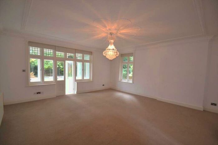 2 Bedroom Apartment To Rent In Downs Avenue, Epsom, KT18