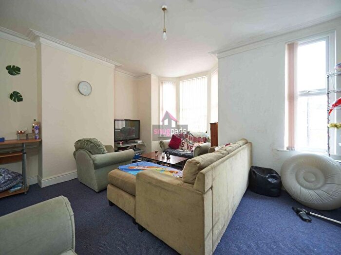 7 Bedroom Semi-Detached House To Rent In Barrfield Road, Salford, M6