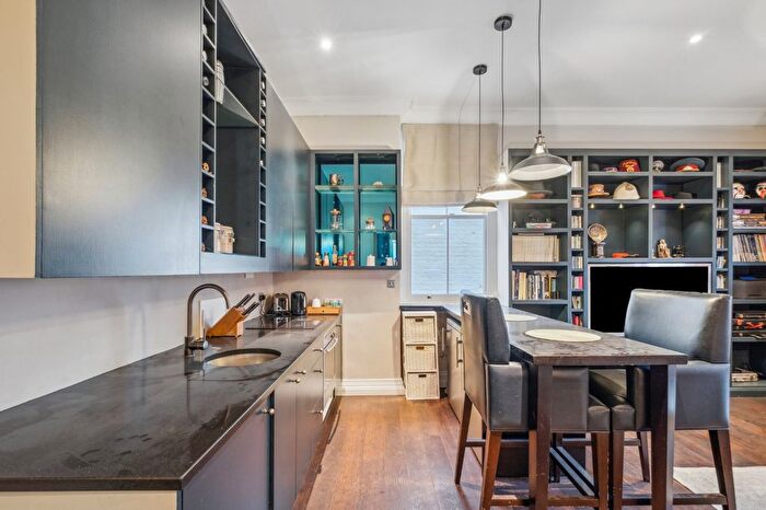 1 Bedroom Flat For Sale In Old Brompton Road, Earls Court, SW5