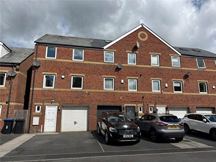4 Bedroom Terraced House To Rent In Springs Meadow, Bradford, West Yorkshire, BD8