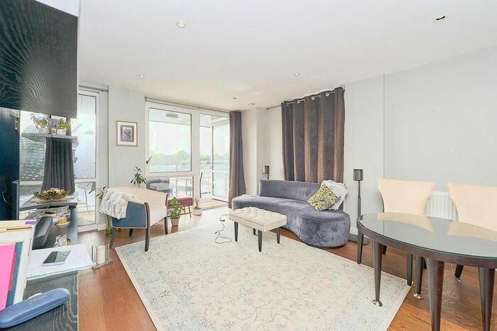 2 Bedroom Flat To Rent In High Street, Brentford, TW8