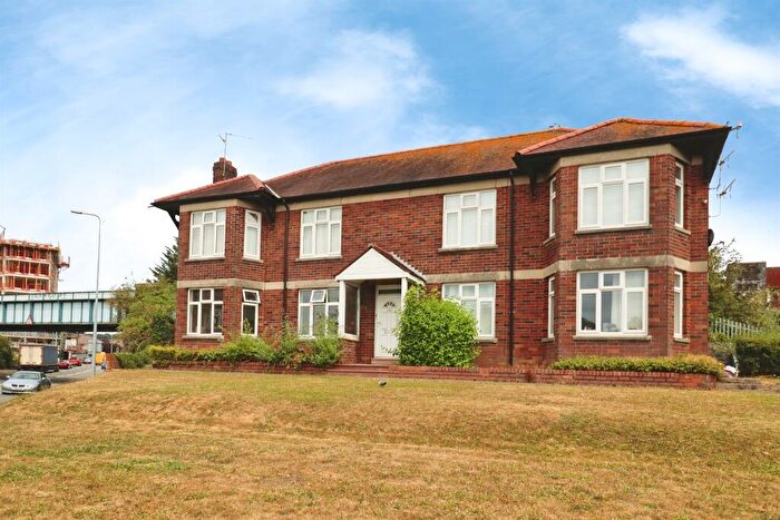 2 Bedroom Flat For Sale In Western Avenue Court, Cardiff, CF5