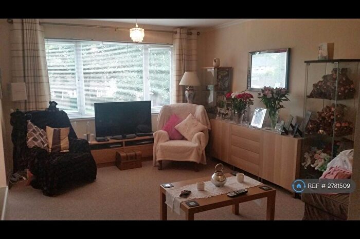 3 Bedroom Flat To Rent In Yeoman Way, Redhill, RH1