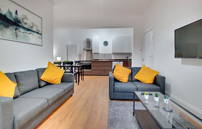 3 Bedroom Flat To Rent In Grantham Road, Sandyford, NE2