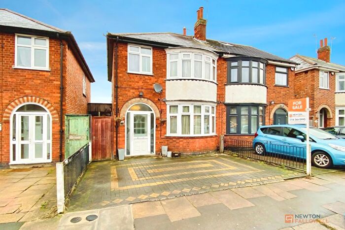 3 Bedroom Semi Detached House For Sale In Cairnsford Road, West Knighton, LE2