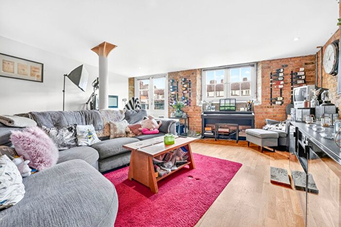 2 Bedroom Flat For Sale In Globe Wharf, Rotherhithe Street, London, SE16