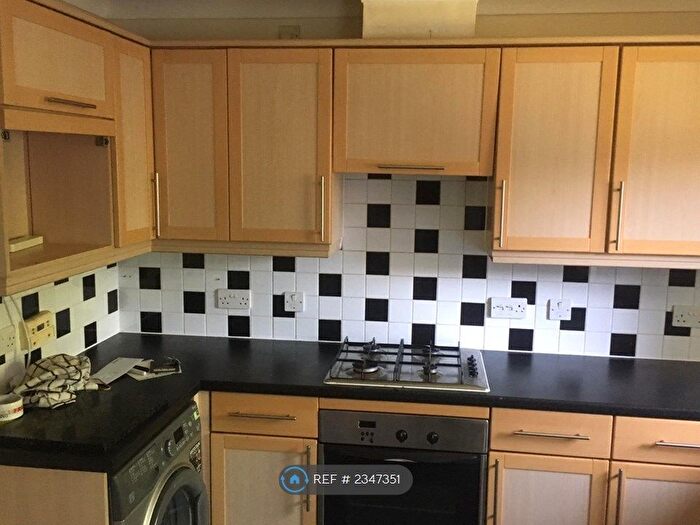 2 Bedroom Flat To Rent In Clarendon Court, Morden, SM4