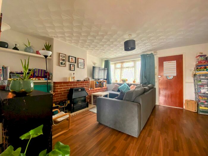 3 Bedroom Terraced House To Rent In Linnet Drive, Tile Kiln, Chelmsford, CM2