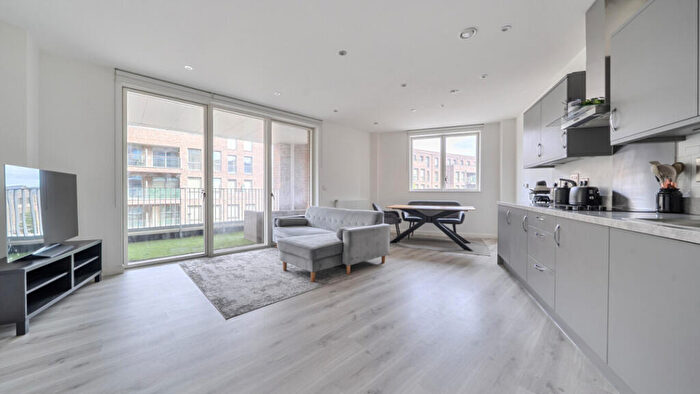 2 Bedroom Flat For Sale In Fielders Crescent Barking, IG11
