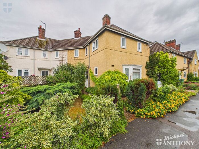 4 Bedroom Detached House For Sale In Prebendal Avenue, Aylesbury, HP21