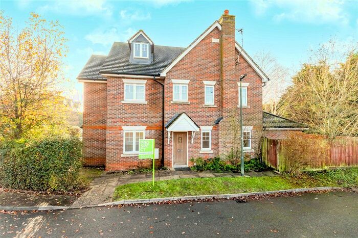 4 Bedroom Detached House To Rent In Oakley Gardens, Maidenhead, Berkshire, SL6