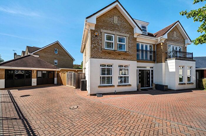5 Bedroom Detached House For Sale In Crofters Close, Deepcut, Surrey, GU16