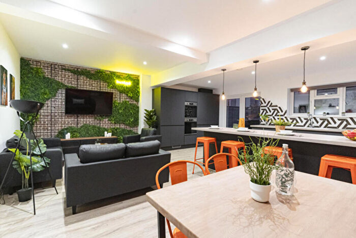 6 Bedroom Terraced House To Rent In Blackthorn Terrace, Southsea, Portsmouth, PO1