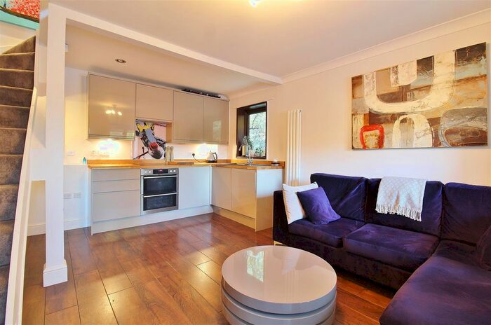 1 Bedroom Terraced House To Rent In Weavers Close, TW7