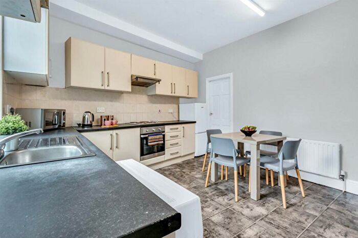 4 Bedroom House To Rent In Beechwood Road, Burley, LS4