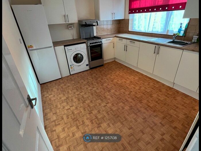 2 Bedroom Maisonette To Rent In Bute Brae, Bletchley, Milton Keynes MK3