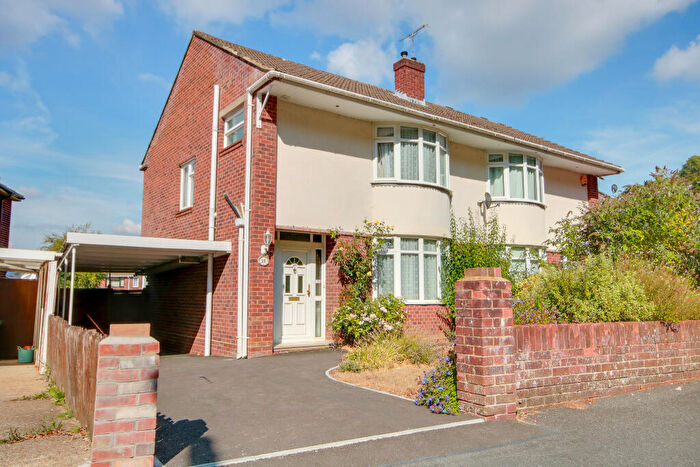 3 Bedroom Semi-Detached House For Sale In Pinewood Park! No Forward Chain! Two Reception Rooms!, SO19