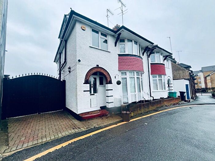 4 Bedroom Property To Rent In Watford Field Road, Watford, WD18