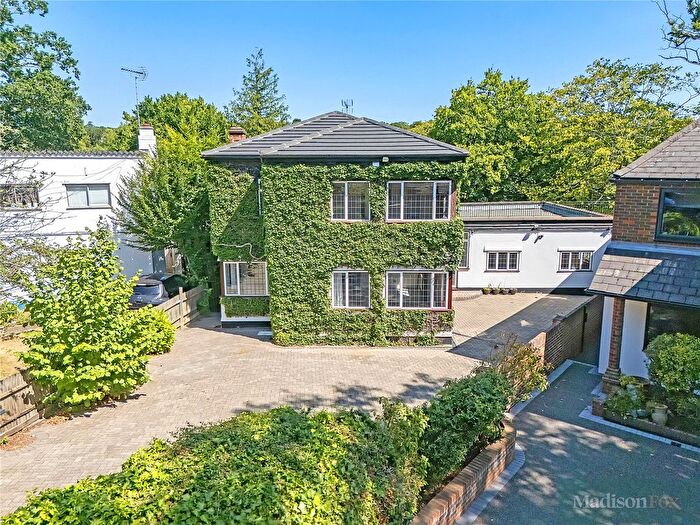 4 Bedroom Detached House For Sale In Knighton Close, Woodford Green, IG8