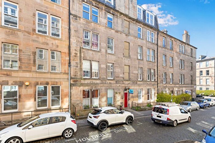 2 Bedroom Flat For Sale In / South Oxford Street, Newington, Edinburgh, EH8