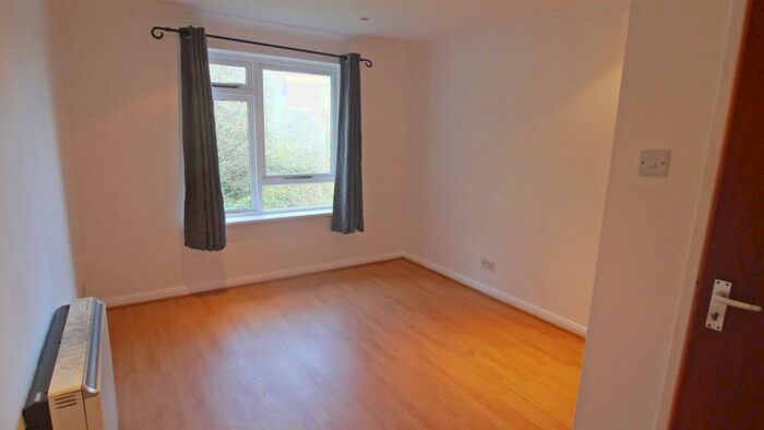 1 Bedroom Flat To Rent In Gorringes Brook, Horsham, RH12