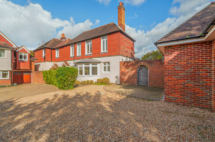 3 Bedroom Semi-Detached House To Rent In Warren Road, Guildford, GU1