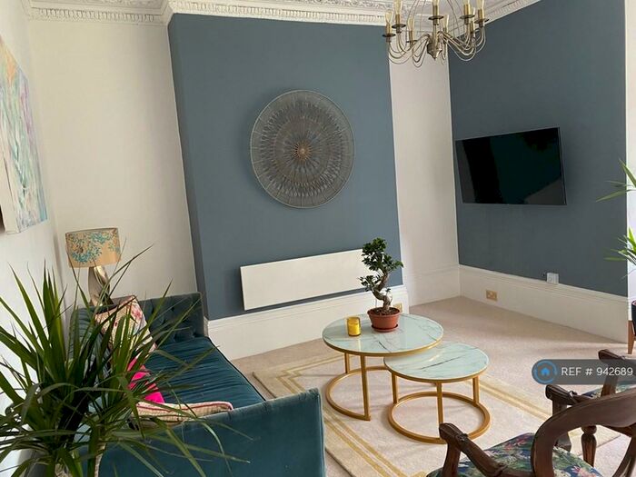 2 Bedroom Flat To Rent In Dover Road, Deal, CT14