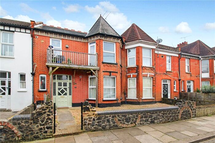 2 Bedroom Apartment For Sale In Cranley Road, Westcliff-on-Sea, Essex, SS0
