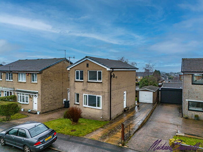 3 Bedroom Detached House For Sale In Ascot Parade, Bradford, BD7