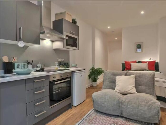 1 Bedroom Flat To Rent In -, New Walk, Leicester, LE1