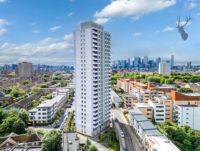 2 Bedroom Flat To Rent In Rainhill Way, Bow, E3