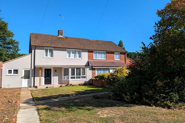 3 Bedroom Semi-Detached House To Rent In Somerset Avenue, SO18