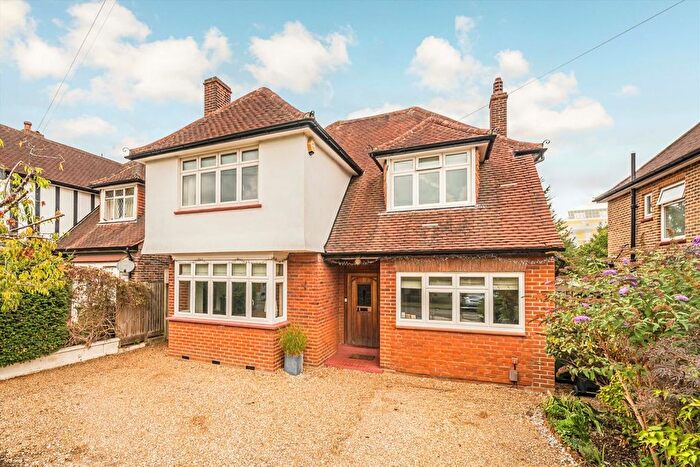 4 Bedroom Detached House For Sale In Elmcroft Drive, Chessington, KT9