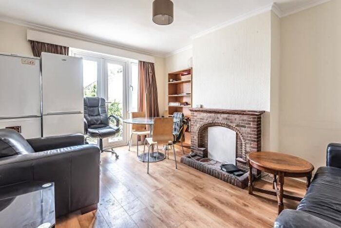 4 Bedroom Semi-Detached House To Rent In Bartlemas Close, Hmo Ready Sharers, OX4